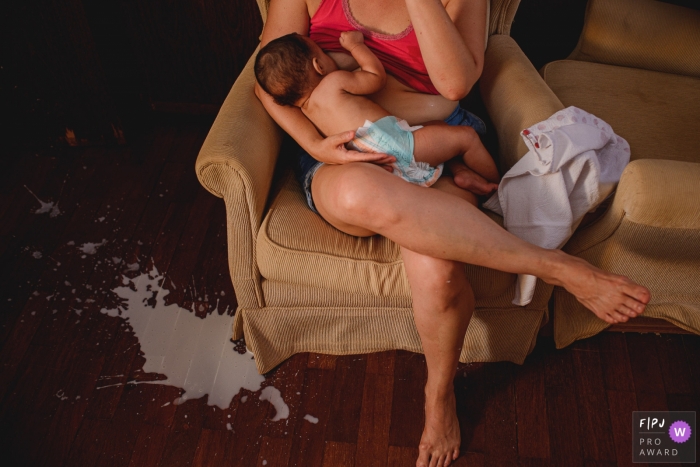 Ribeirao Preto	Sao Paulo - Breastfeeding is not always easy - everything gets a little more complicated. In this photo, we see milk spilled on the floor of the bottle that is used with a tube to help breastfeeding