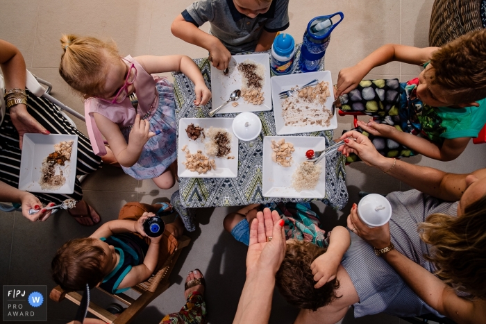 La famille de Rio Grande do Sul Brésil prend un petit repas ensemble