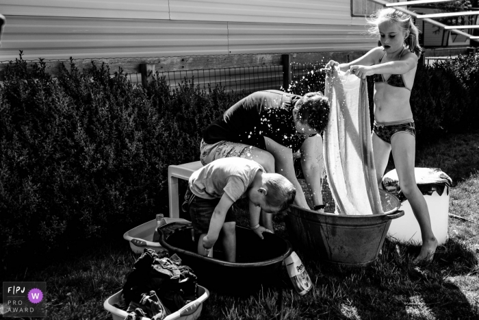 Photo by: <a href="https://www.fpja.com/documentary-family-photography-contests/marjolein-roossien/groningen/2104278">Marjolein Roossien - Netherlands</a> Groningen Netherlands summer feeling, kids doing the laundry at the campsite