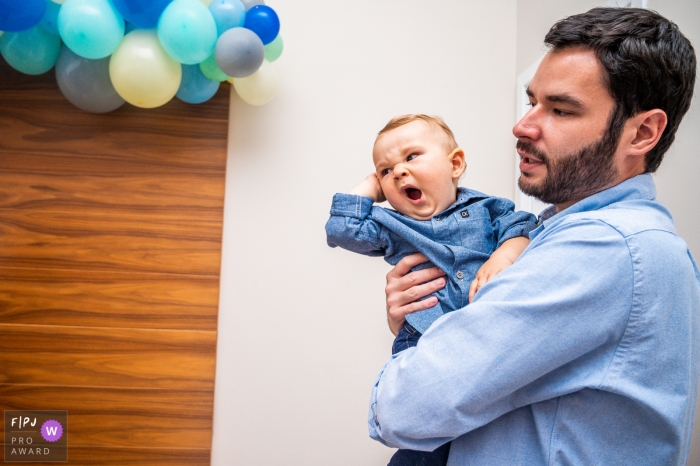 Photo by: <a href="https://www.fpja.com/documentary-family-photography-contests/vinicius-fadul/campinas/2104545">Vinicius Fadul - Brazil</a> Campinas Sao Paulo father and his son at a party with blue balloons