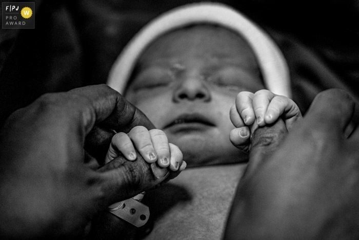 Photographe de naissance Minas Gerais - Je promets de ne jamais lâcher vos mains, ma fille.