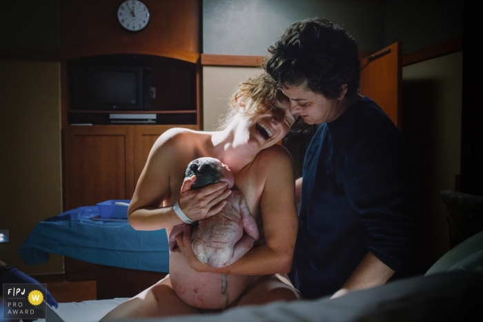 Photo by: <a href="https://www.fpja.com/documentary-family-photography-contests/chanda-williams/atlanta/2105796">Chanda Williams - United States</a> Mom is overcome with emotion after giving birth to her new child | Atlanta Birthing Photography