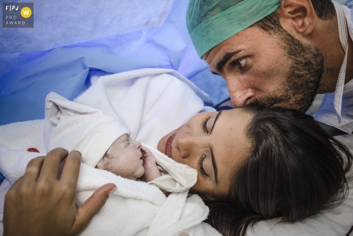 So many things go through the head at that moment, looking at the first child, the certainty of a life full of love | Birth Photography at the Perinatal Laranjeiras