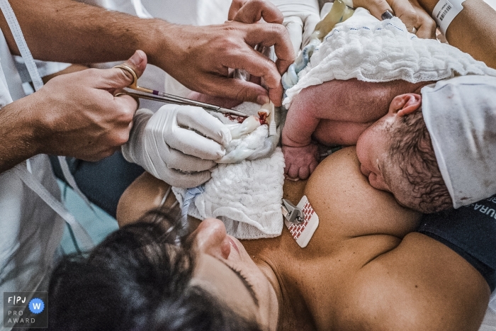 Photo by: <a href="https://www.fpja.com/documentary-family-photography-contests/clara-sampaio/rio-de-janeiro/2106275">Clara Sampaio - Brazil</a> Perinatal Laranjeiras birth image | "The exact moment when the physical bond is severed and the certainty of an affective bond for the rest of your life!"