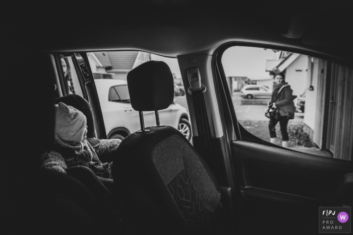 Photo by: <a href="https://www.fpja.com/documentary-family-photography-contests/sven-rammeloo/east-flanders/2105109">Sven Rammeloo - Belgium</a> East Flanders Flanders family photography car ride with kid.