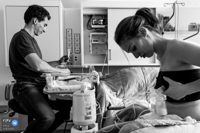Photo by: <a href="https://www.fpja.com/documentary-family-photography-contests/louise-van-den-broek/flevoland/2105361">Louise van den Broek - Netherlands</a> Joe can't drink from his mom's breasts. He needs tube feeding. That's why mom is pumping. This family can stay toghether in a familyroom in the hospital until the parents can bring their premature baby home | Netherlands Family Birth photography