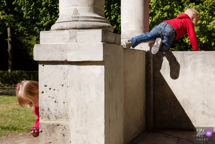 Paris Ile de France family photography of outdoor kids playing Paris Ile-de-France family photography outdoor kids playing