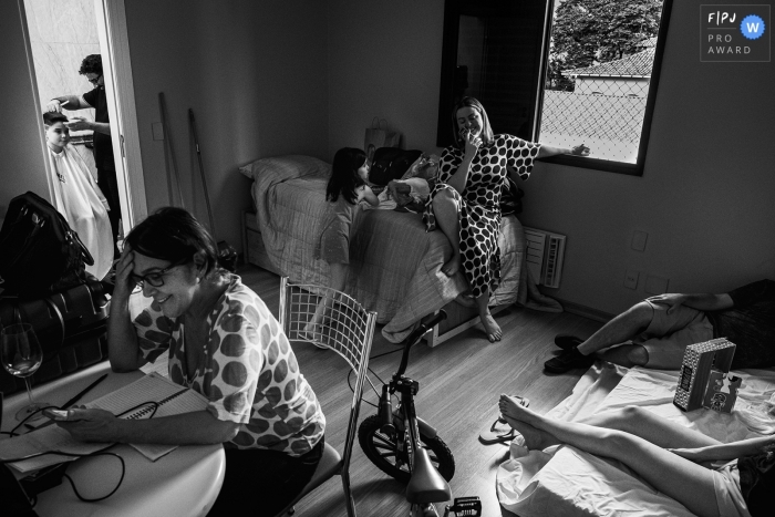 Photo by: <a href="https://www.fpja.com/documentary-family-photography-contests/eduardo-bedran/minas-gerais/2105496">Eduardo Bedran - Brazil</a> Brazil family photography of Multiple moments in one.