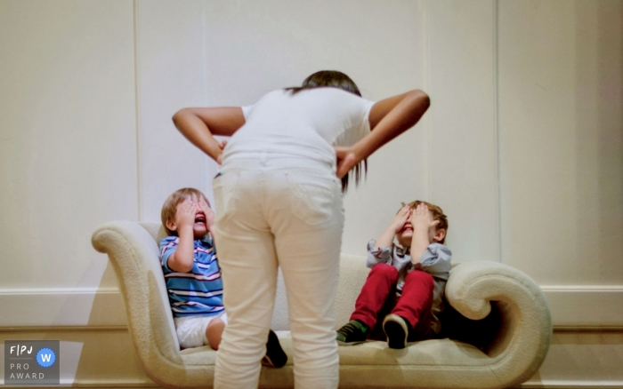 Two young boys look to be in some trouble as mom gives them a talking | Minas Gerais Family Photographer