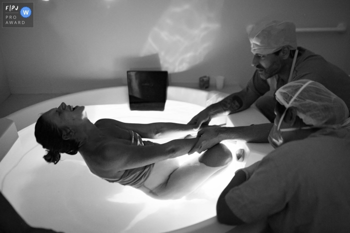 Photo by: <a href="https://www.fpja.com/documentary-family-photography-contests/ana-paula-faria/sao-paulo/2107099">Ana Paula Faria - Brazil</a> Maternidade São Luiz Itaim Birthing Photo | be strong and persistent in pursuit of a goal