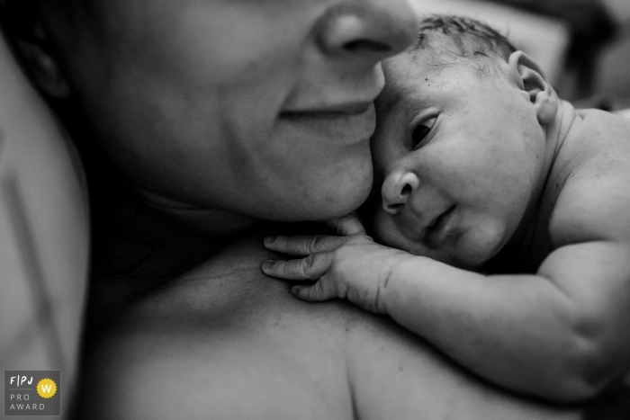 Photo by: <a href="https://www.fpja.com/documentary-family-photography-contests/adriana-costa/belo-horizonte/2107287">Adriana Costa - Brazil</a> Mater Dei Birth image of mother and her baby during the golden hour after birth
