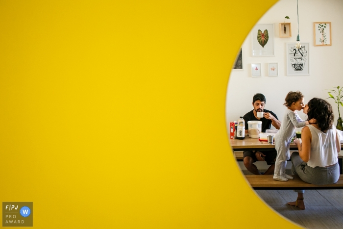 Belo Horizonte Day-in-the-Life Photography | family during their breakfast routine