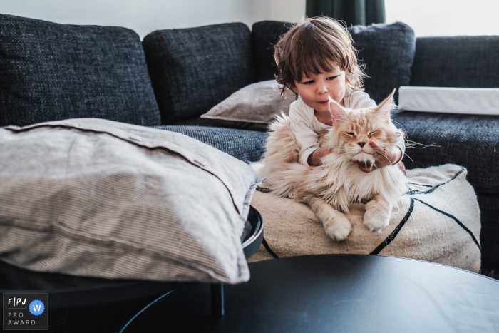 Photo by: <a href="https://www.fpja.com/documentary-family-photography-contests/christophe-de-mulder/antwerpen/2107716">Christophe De Mulder - Belgium</a> Flanders Documentary Family image of two best friends of the family: little boy and his giant cat