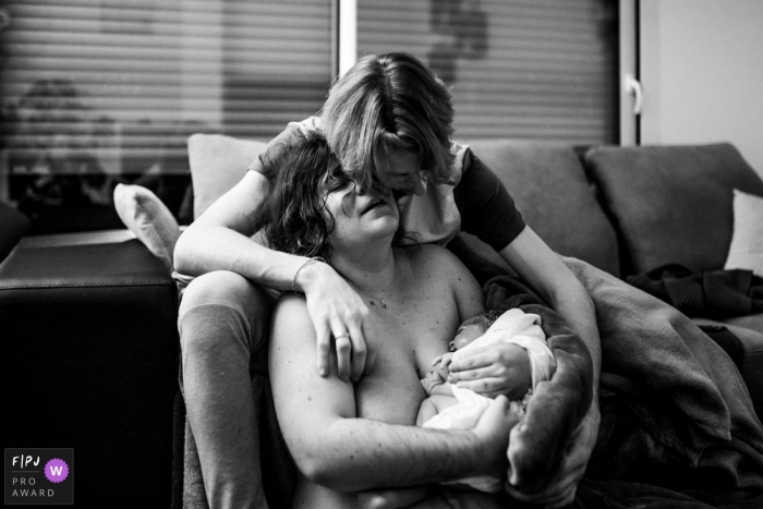 Photo by: <a href="https://www.fpja.com/documentary-family-photography-contests/vanessa-amiot/haute-savoie/2108900">Vanessa Amiot - France</a> Haute-Savoie birth photography session in the home of a French couple relieved and happy to have their new baby