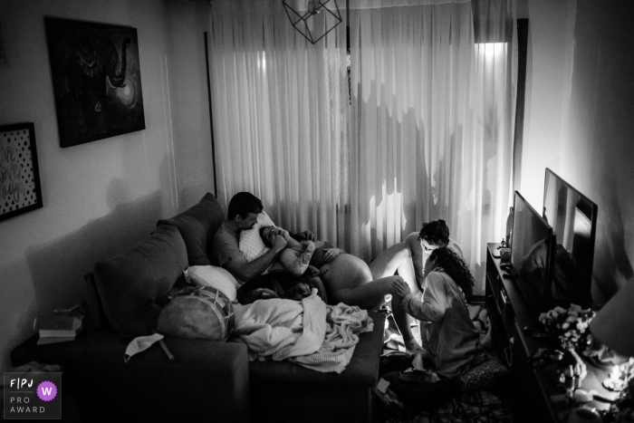 Photo by: <a href="https://www.fpja.com/documentary-family-photography-contests/ivete-siqueira-da-franca-bueno/sao-paulo/2109192">Ivete Siqueira da Franca Bueno - Brazil</a> SP black and white documentary-style in-home birth photo delivery session