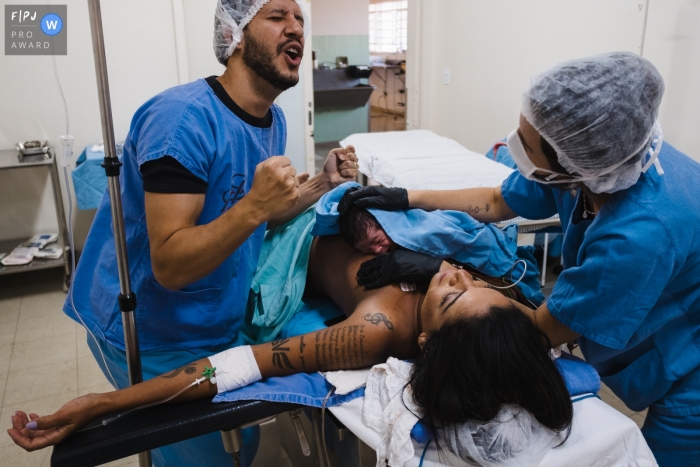 Photo by: <a href="https://www.fpja.com/documentary-family-photography-contests/marcos-paulo/sao-paulo/2110236">Marcos Paulo - Brazil</a> Brazilian Family Photographer documents the absolute joy that is celebrated by the new father after the birth of his child