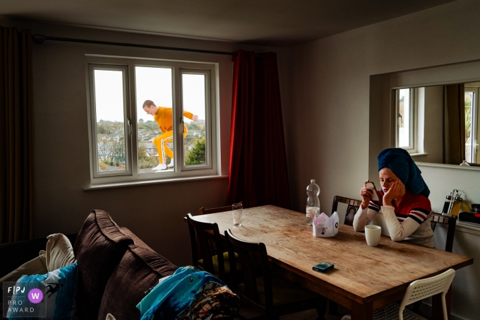 Photo by: <a href="https://www.fpja.com/documentary-family-photography-contests/katrin-k%C3%BCllenberg/dusseldorf/2108668">Katrin Küllenberg - Germany</a> Dusseldorf Brother and sister doing different things in this North Rhine-Westphalia family photo