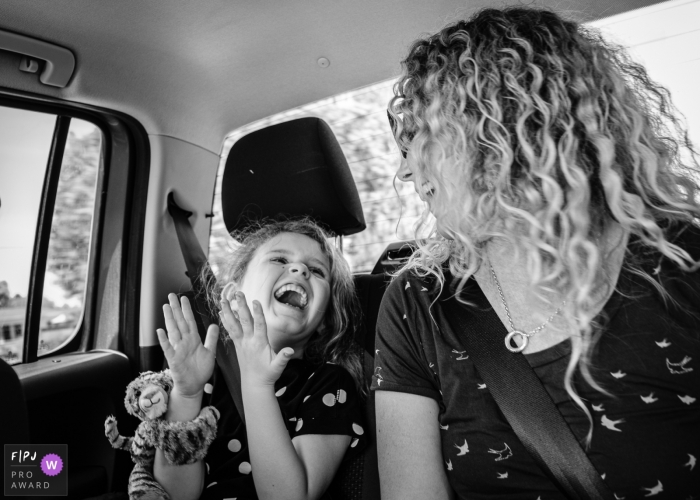 Photo by: <a href="https://www.fpja.com/documentary-family-photography-contests/jess-haverkamp/berlin/2108785">Jess Haverkamp - Germany</a> Berlin family photos from a session in Germany of mom and daughter in the backseat of a car having fun together