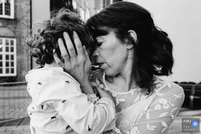 Photo by: <a href="https://www.fpja.com/documentary-family-photography-contests/marion-pelletant/london/2109674">Marion Pelletant - United Kingdom</a> Mother comforting her little boy in this London, UK Family photo