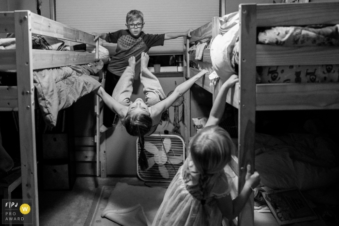 Seattle Family Photographer captures kids playing before having to go to bed 