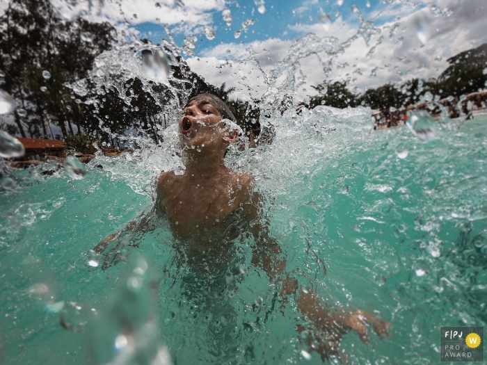 Photo by: <a href="https://www.fpja.com/documentary-family-photography-contests/marcos-paulo/sao-paulo/2110231">Marcos Paulo - Brazil</a> SP summer-time family pictures from a photo shoot with a kid swimming in the water while surrounded by joy