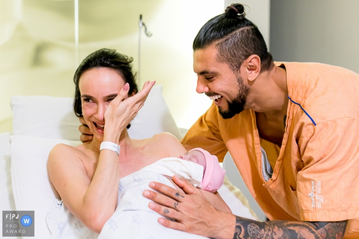 Photo by: <a href="https://www.fpja.com/documentary-family-photography-contests/ellen-brito/sao-paulo/2111339">Ellen Brito - Brazil</a> Hospital e Maternidade São Luiz documentary birth photography showing the experience was so beautiful