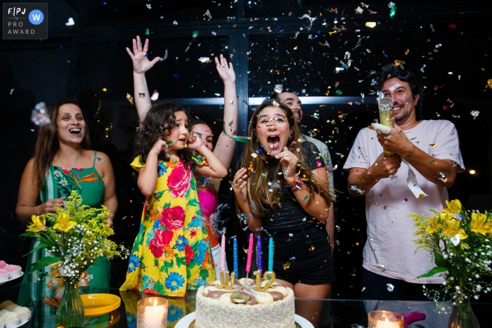 Photo by: <a href="https://www.fpja.com/documentary-family-photography-contests/graziela-ventura/sao-paulo/2110812">Graziela Ventura - Brazil</a> Sao Paulo Birthday Party Session of documentary family photography with the family celebrating a very Happy birthday