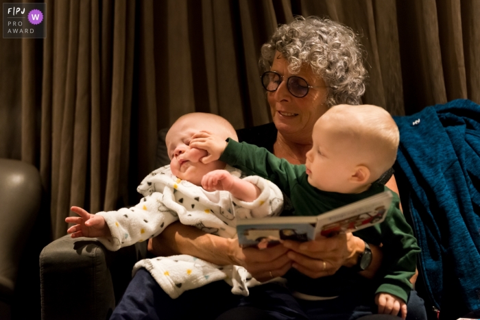 Photo by: <a href="https://www.fpja.com/documentary-family-photography-contests/ingeborg-van-bruggen/zuid-holland/2110876">Ingeborg van Bruggen - Netherlands</a> Day in the Life photography session at home in Netherlands with a child In the face of a sibling during reading time