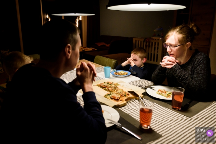 Day in the Life photography session at home in Zuid Holland of a family Praying before their meal Day in the Life photography session at home in Zuid Holland of a family Praying before their meal