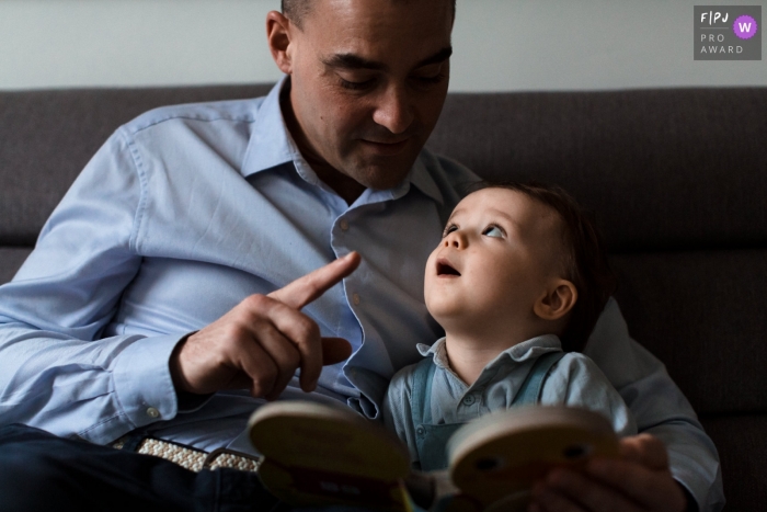 Photo by: <a href="https://www.fpja.com/documentary-family-photography-contests/marine-poron/paris/2111276">Marine Poron - France</a> Day in the Life photography session at home in Ile-de-France showing that daddy says watch out