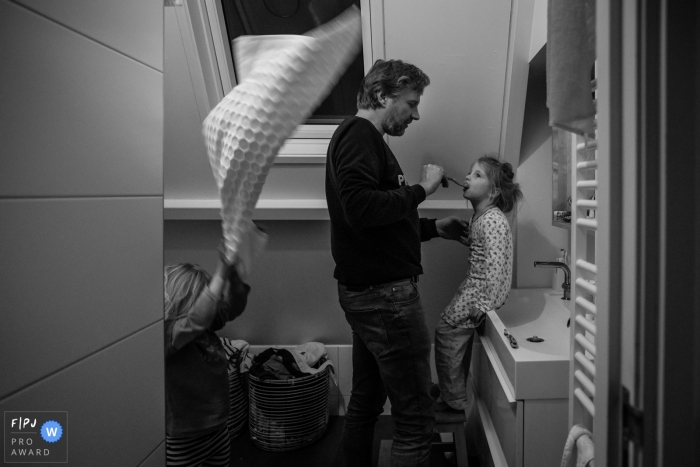 Photo by: <a href="https://www.fpja.com/documentary-family-photography-contests/angeline-dobber/gelderland/2111399">Angeline Dobber - Netherlands</a> Netherlands at home Day in the Life photography in BW showing the Getting ready for bed and brushing teeth in the bathroom