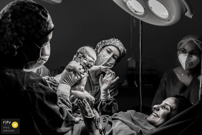 Moment-driven Hospital Plantadores de Cana birth photography in black and white of a mother gazing upon her newly born baby Moment-driven Hospital Plantadores de Cana birth photography in black and white of a mother gazing upon her newly born baby