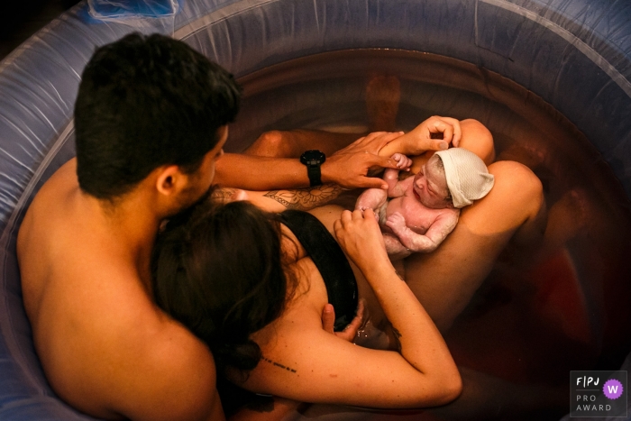 Moment-driven Belo Horizonte birth photography of a beautiful scene of parents enjoying their baby right after birth at home Moment-driven Belo Horizonte birth photography of a beautiful scene of parents enjoying their baby right after birth at home