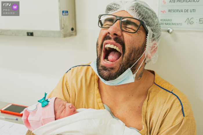 Moment-driven São Luiz Itaim birth photography of a father so happy to hold his baby