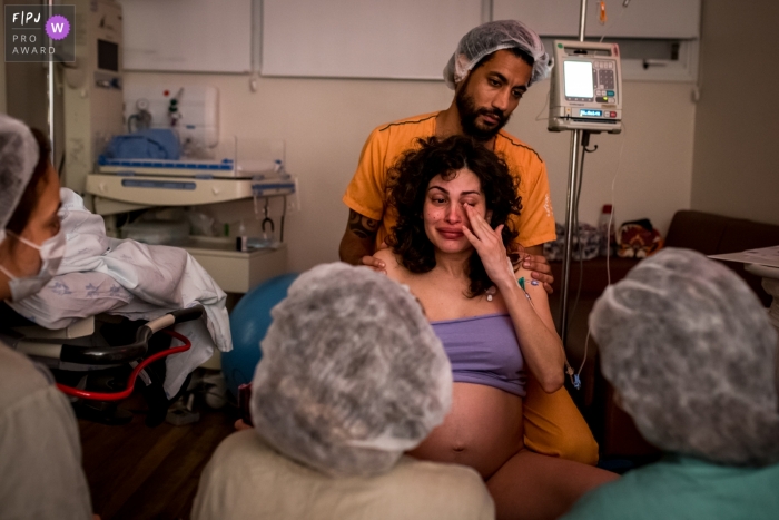 Image de photojournalisme de naissance de Maternidade São Luis Itaim Bibi, animée par un moment, montrant l'émotion que le moment était venu