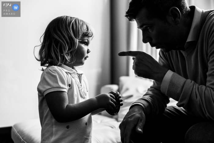 Photo by: <a href="https://www.fpja.com/documentary-family-photography-contests/emilie-marchandise/wallonie/2112185">Emilie Marchandise - Belgium</a> Moment-driven Belgium family photography capturing a father informing his daughter of someting important