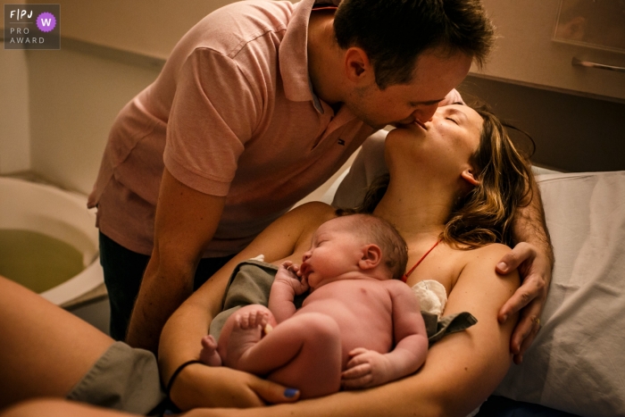 Maternidade Unimed BH birth photo of a couple together in a beautiful scene just minutes after delivery Maternidade Unimed BH birth photo of a couple together in a beautiful scene just minutes after delivery