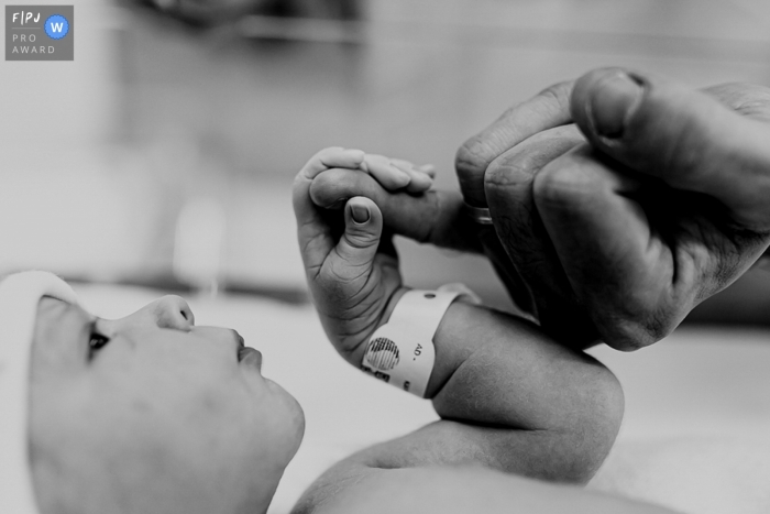 Photo by: <a href="https://www.fpja.com/documentary-family-photography-contests/ellen-brito/sao-paulo/2115232">Ellen Brito - Brazil</a> A Sao Paulo documentary birth photographer at Maternidade Pro Matre chronicled this Life partner new baby holding dads finger