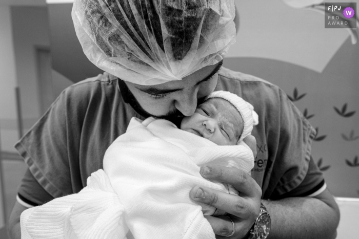 A Mato Grosso birth photographer documented this Fathers first kiss on his daughter