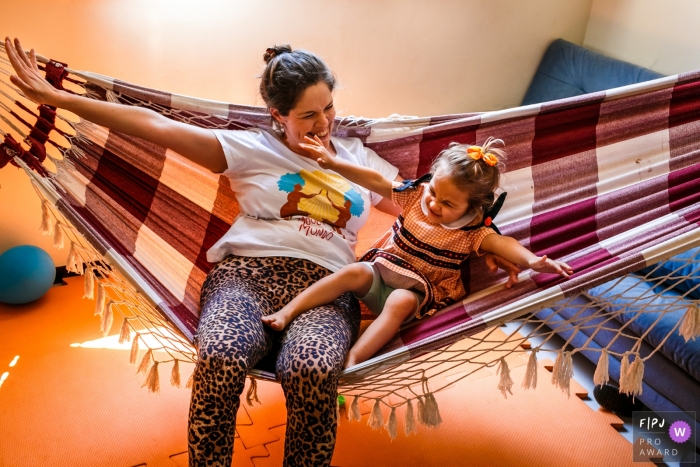 Photo by: <a href="https://www.fpja.com/documentary-family-photography-contests/adriana-costa/belo-horizonte/2115357">Adriana Costa - Brazil</a> A Belo Horizonte, MG family photographer documented mother and daughter having fun playing flying like planes