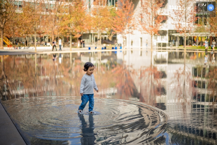Photo by: <a href="https://www.fpja.com/documentary-family-photography-contests/mango-gu/hangzhou-city/2115710">Mango Gu - China</a> Hangzhou City documentary family photography chronicling a Boy in the pool in the public town square park