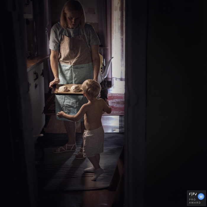 Photo by: <a href="https://www.fpja.com/documentary-family-photography-contests/ugne-poloudina/vilnius/2115879">Ugne Poloudina - Lithuania</a> A Vilnius, Lithuania family photographer captured the science of bread making in the kitchen at home