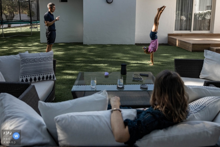Photo by: <a href="https://www.fpja.com/documentary-family-photography-contests/ana-backhaus/dubai/2116082">Ana Backhaus - United Arab Emirates</a> A Dubai documentary family photographer recorded Family Time in the backyard with gymnastics on an artificial grass lawn