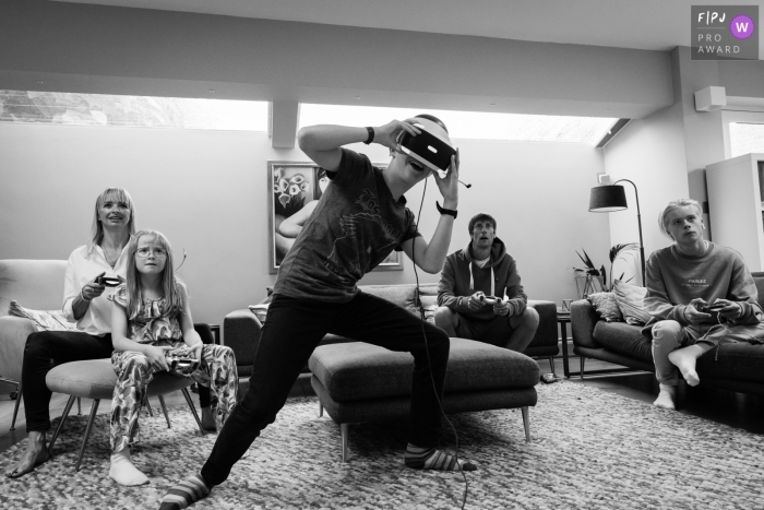 Photo by: <a href="https://www.fpja.com/documentary-family-photography-contests/alice-chapman/cambridgeshire/2116098">Alice Chapman - United Kingdom</a> A Cambridgeshire documentary family photographer chronicled A family playing a virtual reality playstation game at home