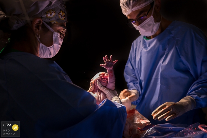 Awarded Rio de Janeiro birth photo capturing the arrival in the world for a new baby Awarded Rio de Janeiro birth photo capturing the arrival in the world for a new baby