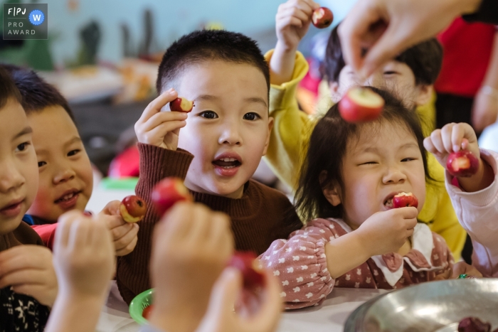 Photo de famille documentaire primée du Shanxi montrant Le goût de l'aubépine