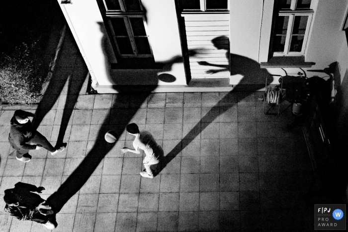 Séance de photographie documentaire familiale à Düsseldorf pour du basket BW Nighttime