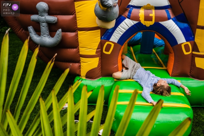 Childrens Bounce house photographie documentaire familiale en Flandre, Belgique